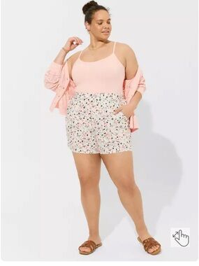 Torrid 3.5 Challis Shorts- Size 2- NWT